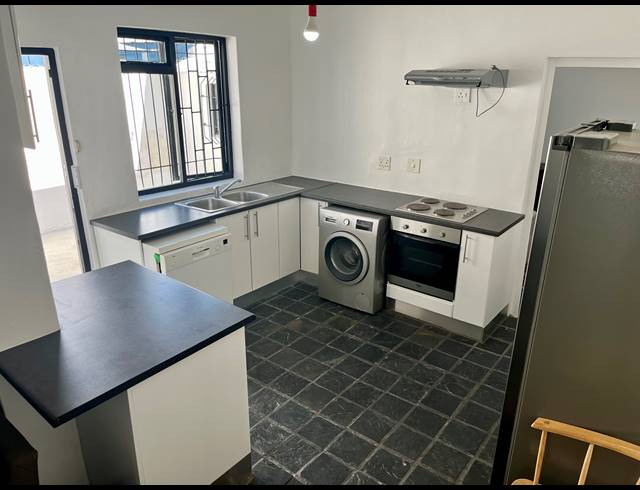 2 BEDROOM FREEHOLD RENTED IN WOODSTOCK
